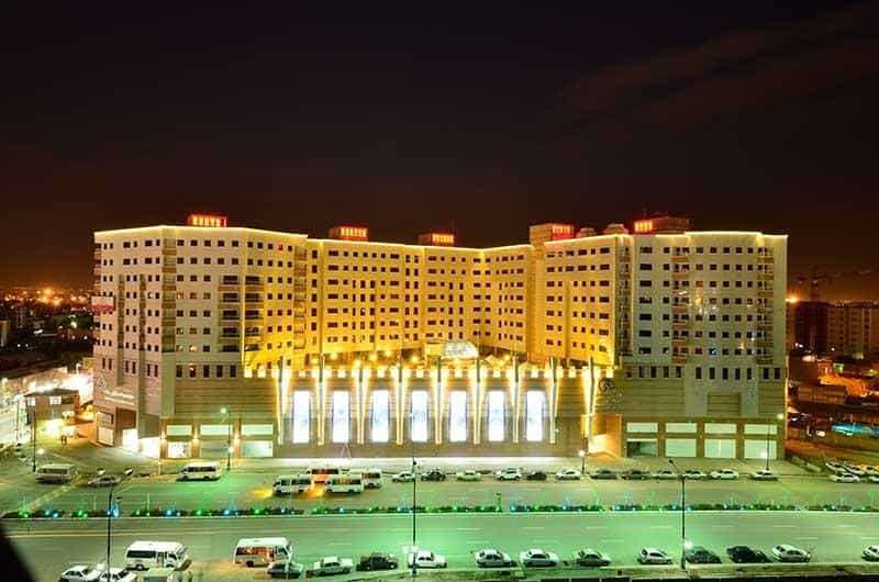 عکس هتل ایزد در پایین خیابان مشهد