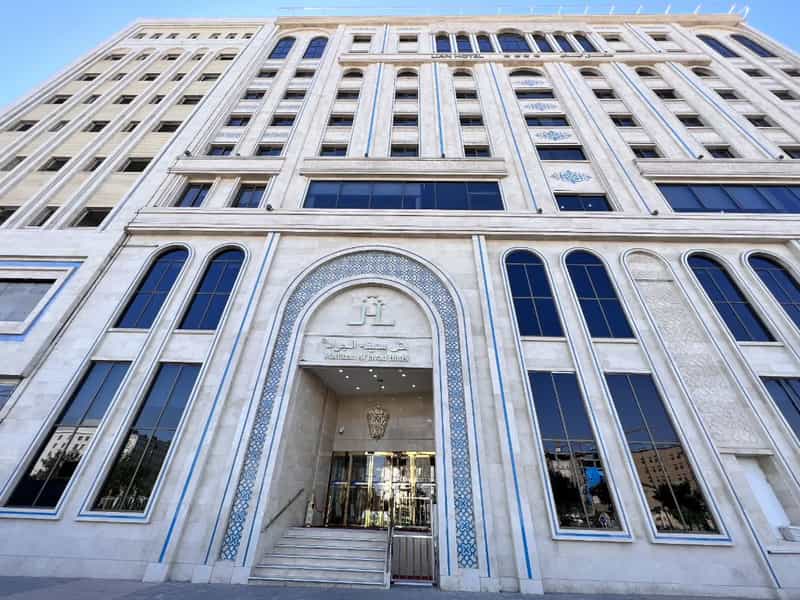 عکس هتل مدینه الجواد (ع) در پایین خیابان مشهد