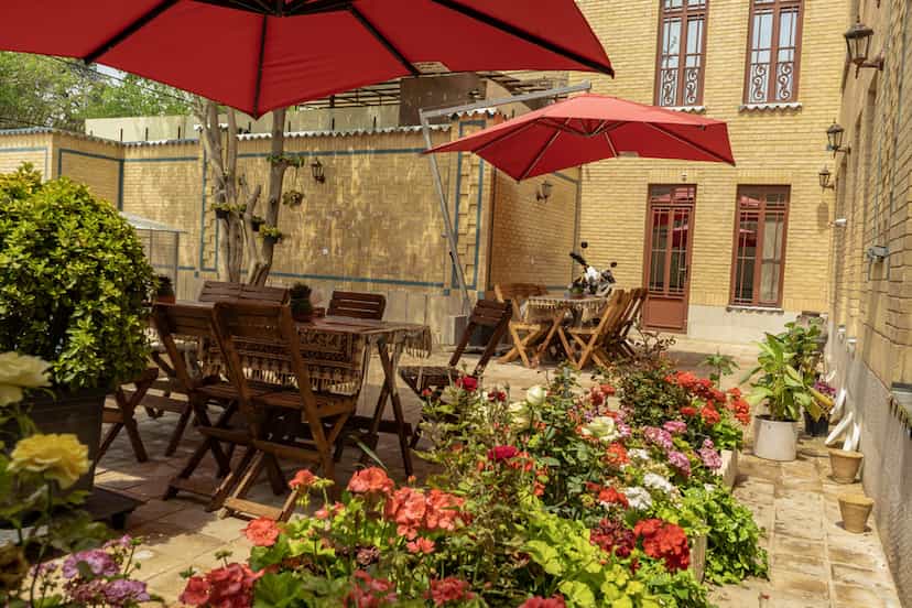 عکس هتل سیمرغ در بالا کفت شیراز