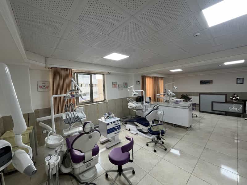 عکس کلینیک دندانپزشکی تخصصی آراد در خیابان تبریز