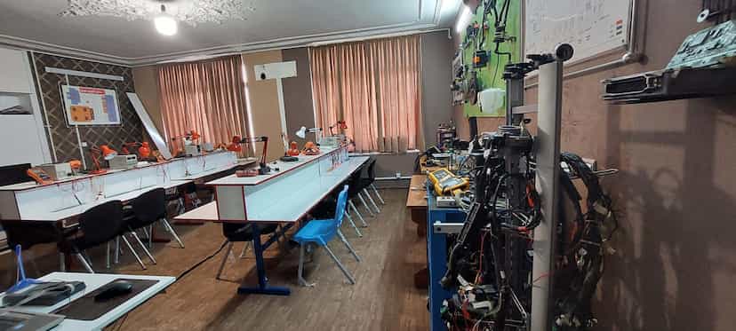 عکس آموزشگاه فنی حرفه ای ایده پاژ در راهنمایی مشهد