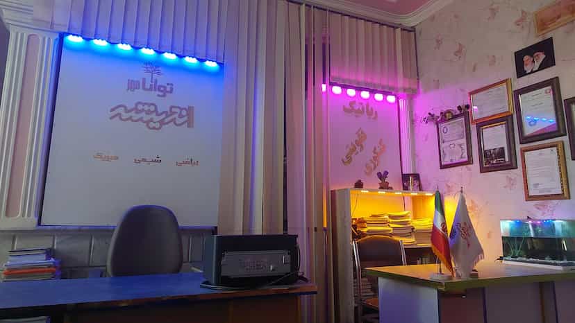 عکس آموزشگاه اندیشه توانا مهر با استادی دکتر فرخنده روز در قره آغاج تبریز