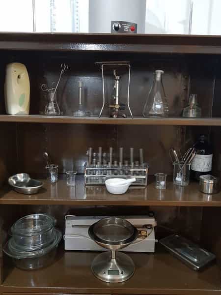 عکس آموزشگاه طب سنتی و داروسازی گیاهی علم کهن در برغان کرج