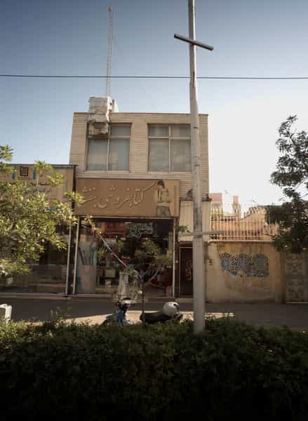 عکس کتابفروشی بنفشه در شهید هاشمی نژاد مشهد