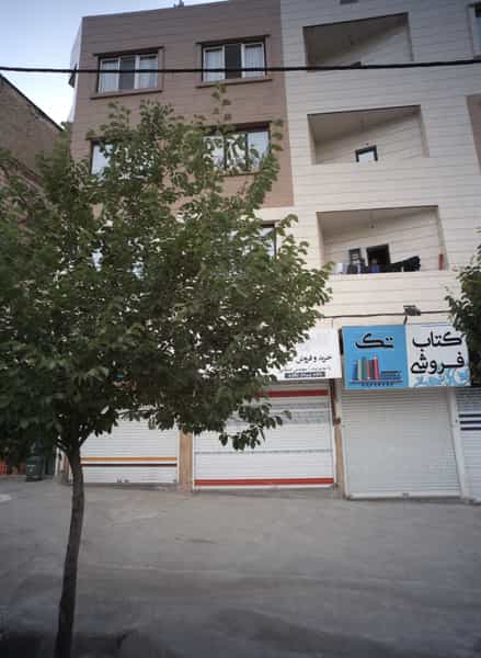 عکس کتاب فروشی تک در سرافرازان مشهد