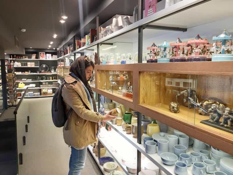 عکس کتاب‌فروشی کافه کتاب ایوان در عظیمیه کرج