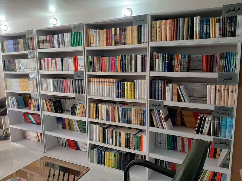 عکس کتاب‌فروشی انتشارات نجم کبری در فاز سه گوهردشت کرج