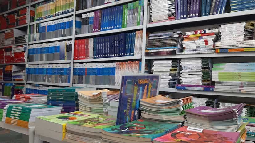 عکس کتاب فروشی بانک تِست دانش در مطهری کرمان