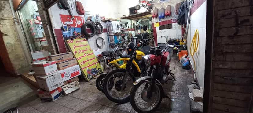 عکس تعمیرگاه موتور حسین در زندآباد قم