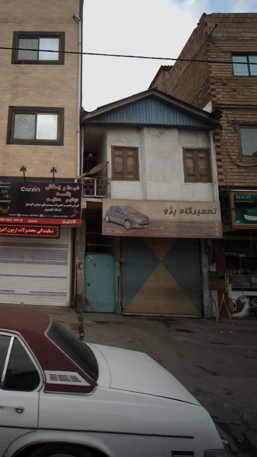 عکس تعمیرگاه پژو در کته پشت آمل