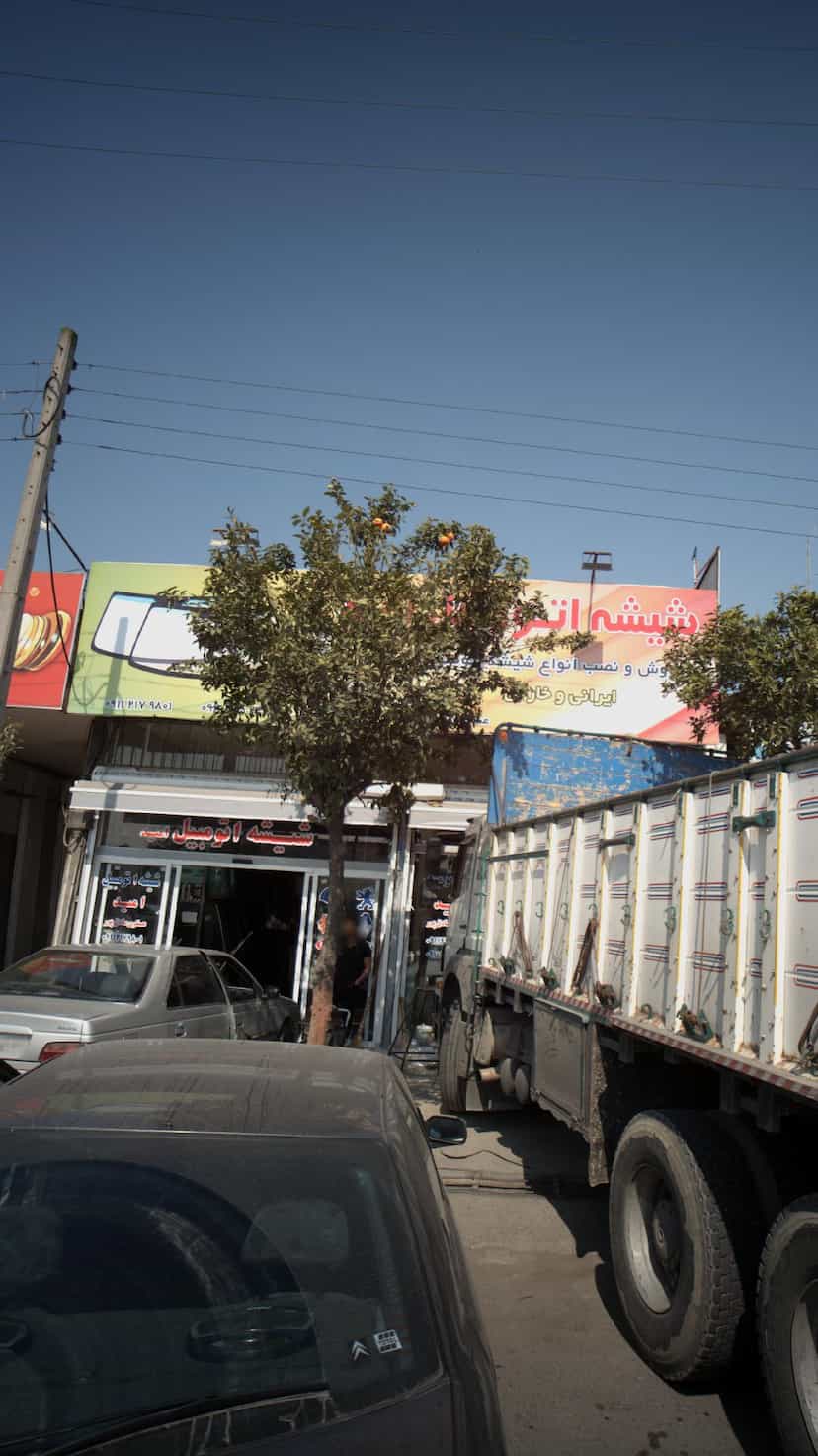 عکس شیشه اتومبیل امید در طالقانی بابل