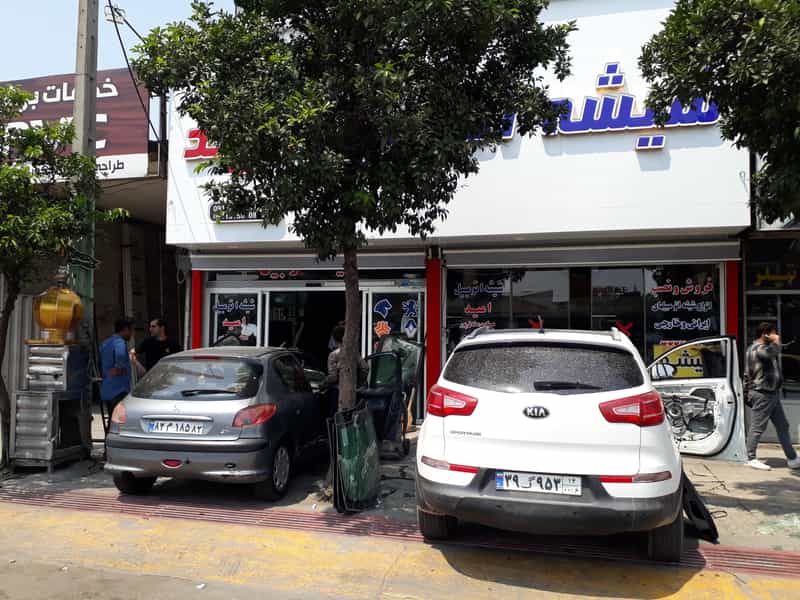 عکس شیشه اتومبیل امید در طالقانی بابل