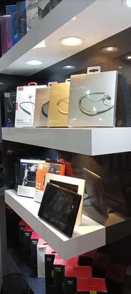 عکس موبایل ویتو در دانشگاه قزوین