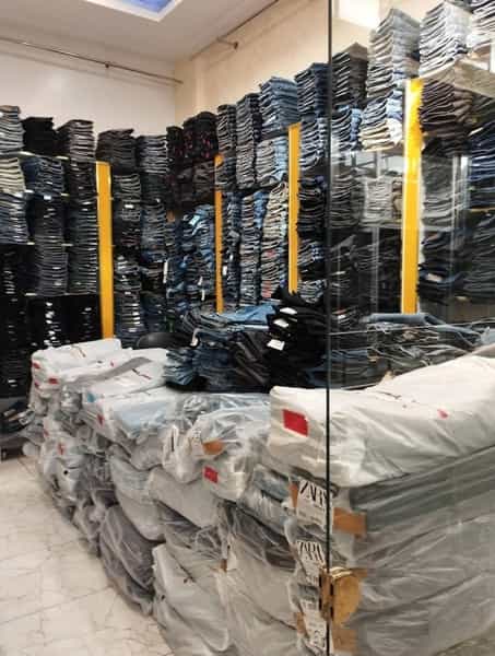 عکس فروشگاه جردن در انقلاب زنجان