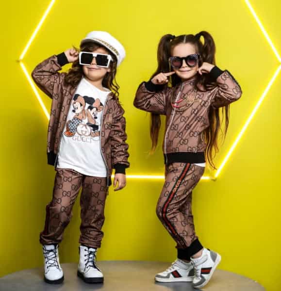 عکس پوشاک مدرن در قلعه کهنه کرمانشاه