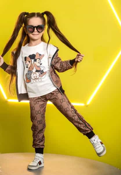 عکس پوشاک مدرن در قلعه کهنه کرمانشاه