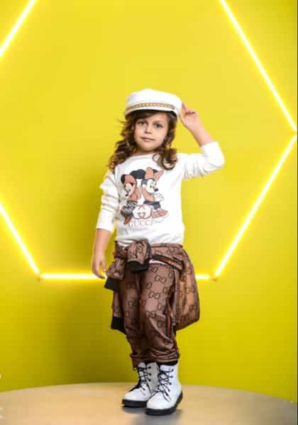 عکس پوشاک مدرن در قلعه کهنه کرمانشاه