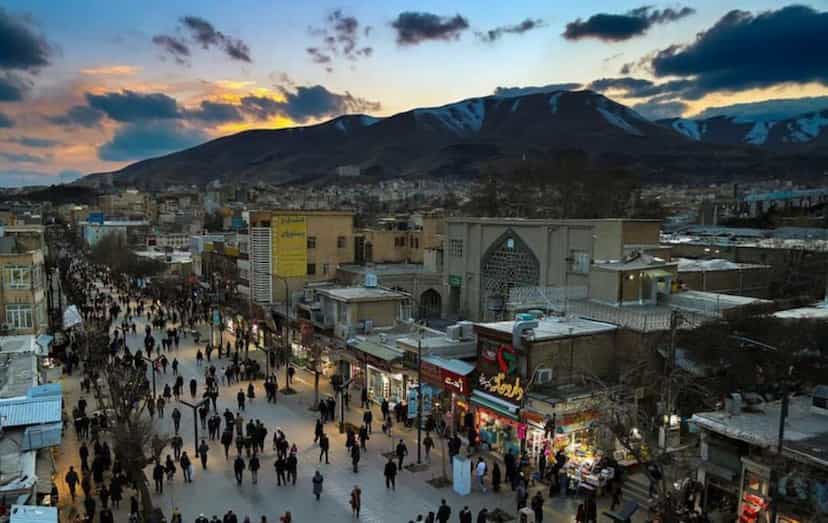 عکس بازارچه فردوسی در قطارچیان سنندج