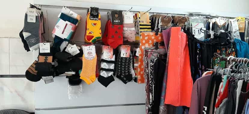 عکس لباس زیر یاس ها در پایین ملیک ساری