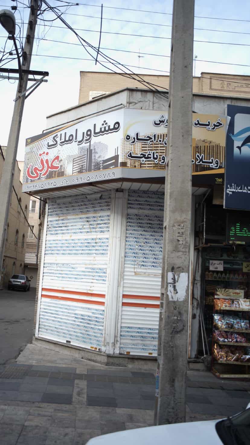 عکس مشاور املاک عزتی در فاز ۱ اندیشه شهریار