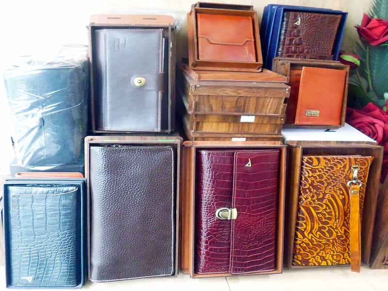 عکس فروشگاه کیف و کمربند کلاسیک در شیرودی مشهد