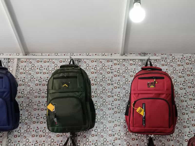 عکس کارگاه تولیدی کیف و چمدان در رده مشهد