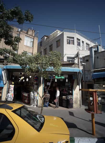 عکس فروشگاه کیف و دمپایی در بالا خیابان مشهد