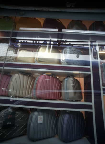 عکس چمدان فروشی در 10 دی مشهد