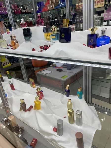 عکس عطر جیبی رویان در بازار اصفهان