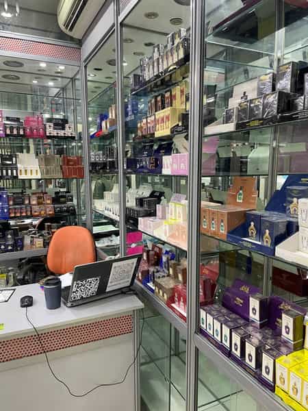 عکس عطر جیبی رویان در بازار اصفهان