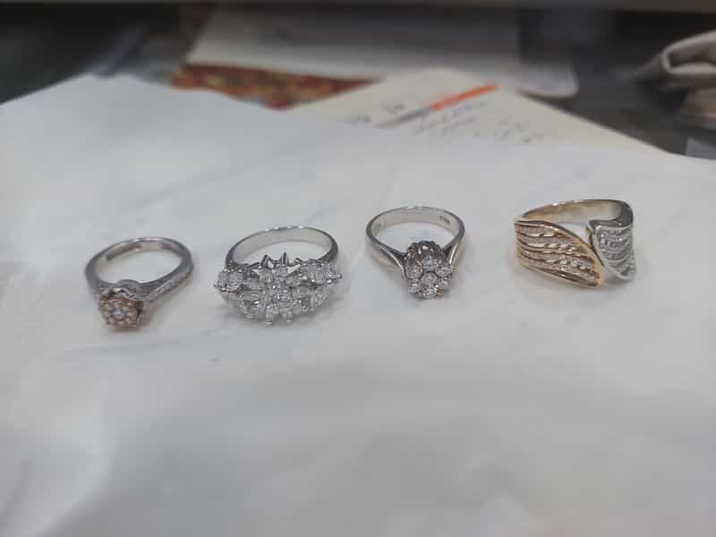 عکس جواهر سازی محمد رضوی یگانه در بازار