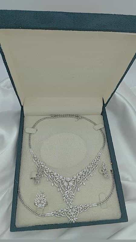 عکس جواهر سازی محمد رضوی یگانه در بازار