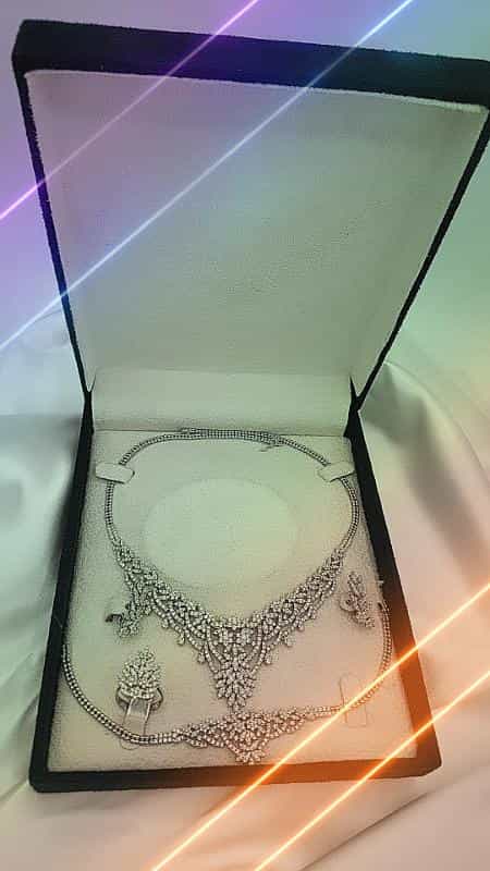 عکس جواهر سازی محمد رضوی یگانه در بازار