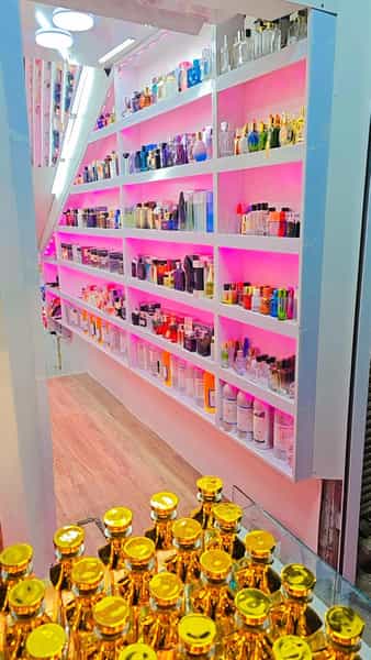 عکس گالری عطر و ادکلن چشمک در صیقلان رشت