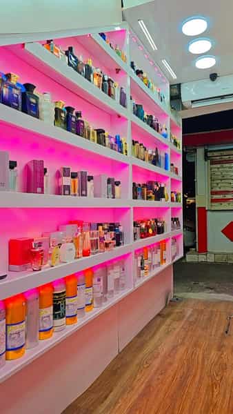 عکس گالری عطر و ادکلن چشمک در صیقلان رشت