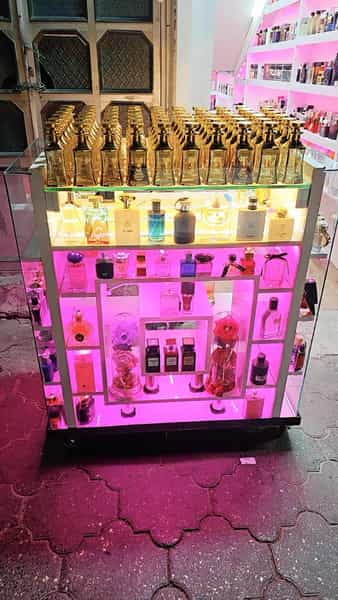 عکس گالری عطر و ادکلن چشمک در صیقلان رشت