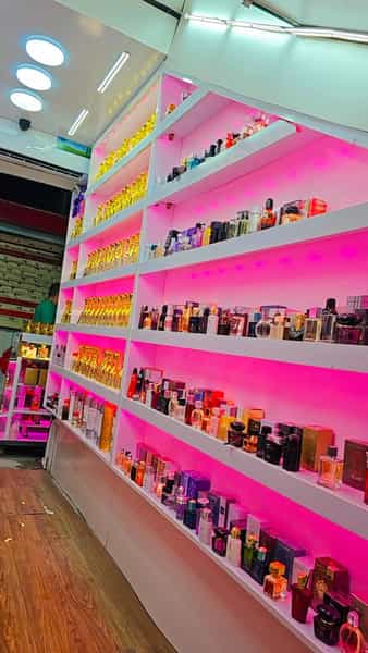 عکس گالری عطر و ادکلن چشمک در صیقلان رشت