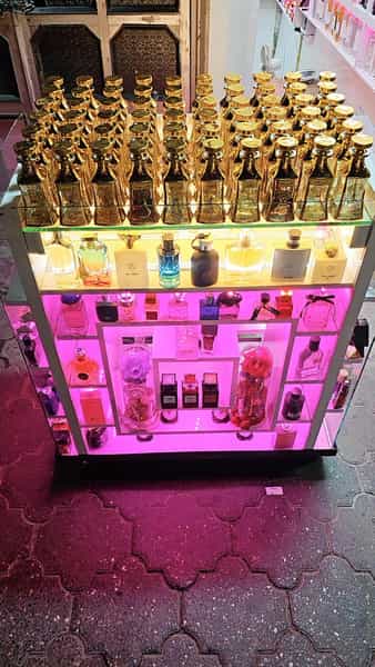 عکس گالری عطر و ادکلن چشمک در صیقلان رشت