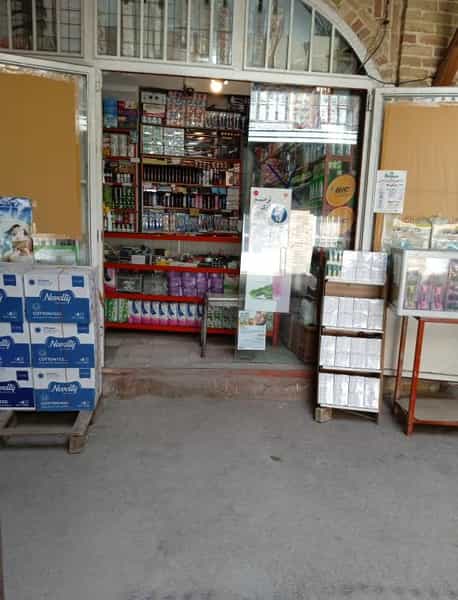 عکس ارایشی گلبرگ کاشی در بازار همدان