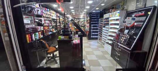 عکس لوازم آرایشی نونا در خیام قزوین