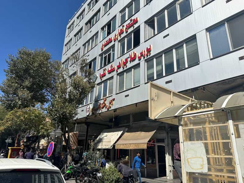 عکس سکه و طلای ‌آب‌شده زنوزی در بازار تبریز