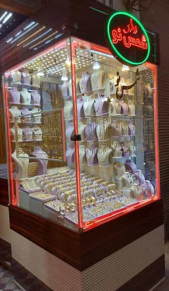 عکس زرگری شمس نوحکیمی در بازار تبریز