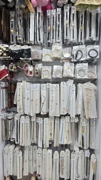 عکس اکسسوری و بدلیجات علی در آزادشهر یزد