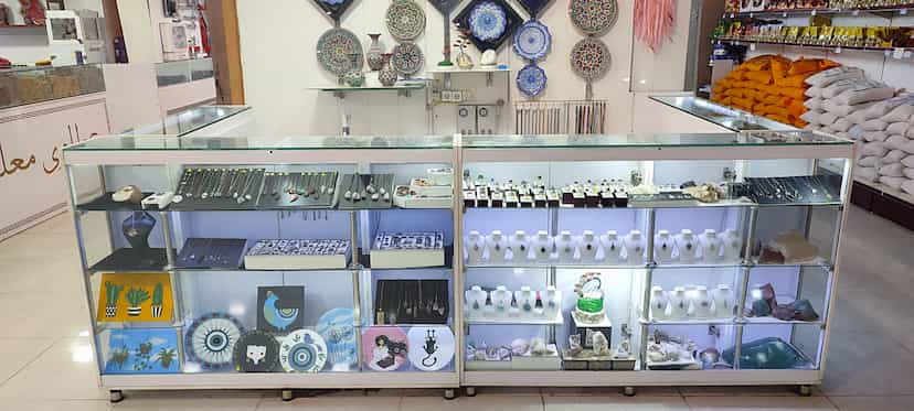 عکس گالری سنگ بهجتی در کافی کرمان