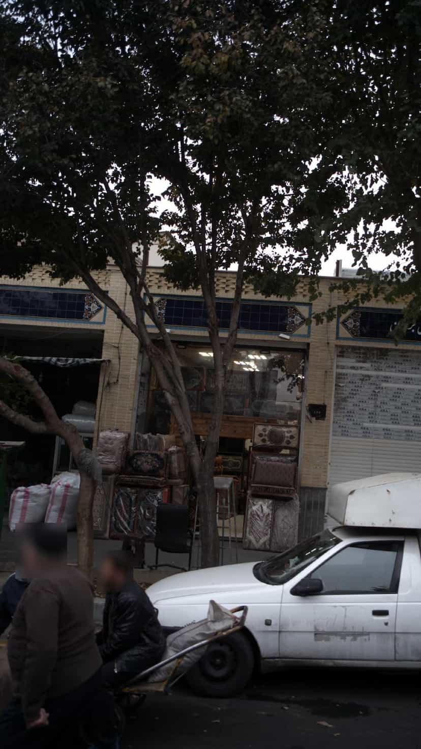 عکس فروشگاه پشتی دیواری در بازار 