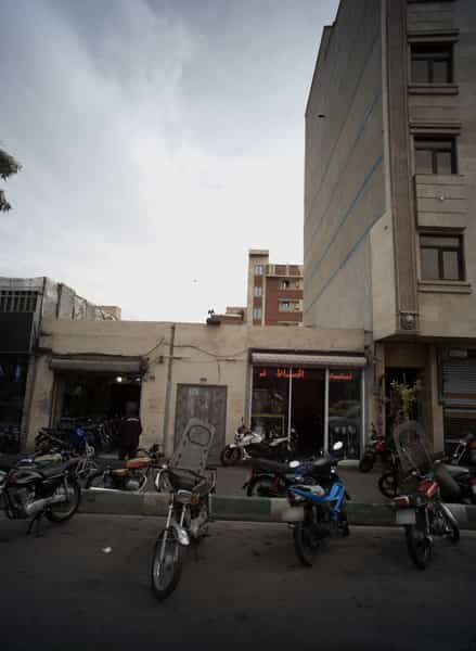 عکس تعمیرگاه موتور و دوچرخه در گمرک 