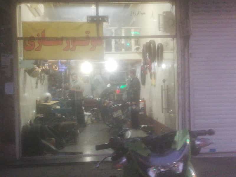 عکس تعمیرگاه موتورسیکلت نیرو هوایی در پیروزی 