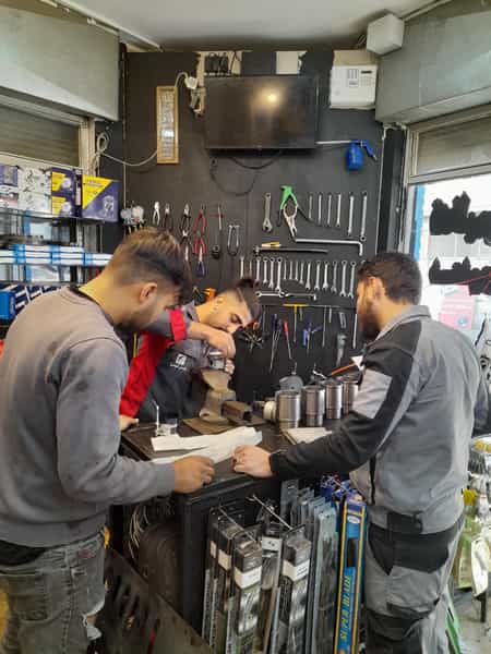 عکس تنظیم موتور باتری سازی مکانیکی لوازم یدکی اسپرتی در شاهد 