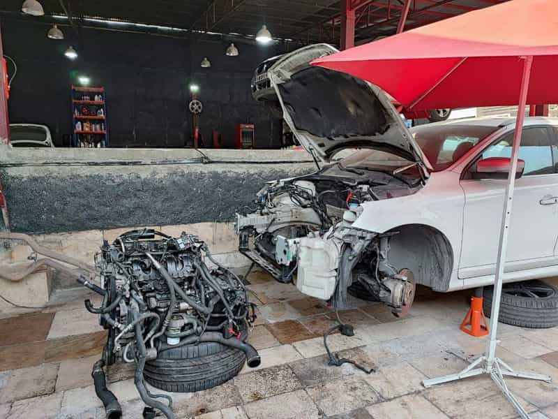 عکس نمایندگی و تعمیرگاه ولوو هیولا سوئد در ازگل 