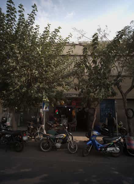 عکس تعمیرگاه موتورسیکلت دوکاتی در قیام 